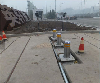 Durable IP67 Hydraulic Road Barriers , Parking Space Blocker Built - In Valve