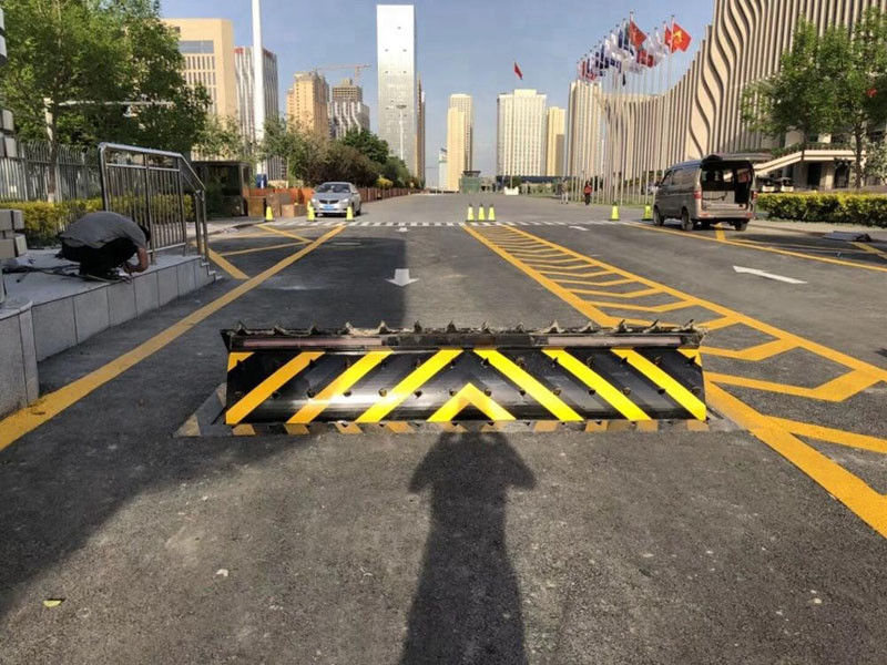 Anti Crash Hydraulic Rising Bollards Vehicle Barrier A3 Steel 500mm Height For Vehicle Control